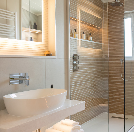 Contemporary main bathroom with luxury fittings and sophisticated lighting.